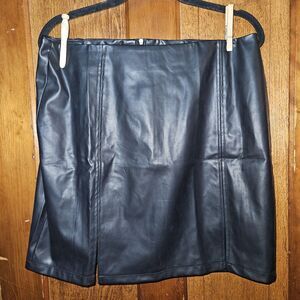 Mangopop, New Black Faux Leather Mini Skirt, Large